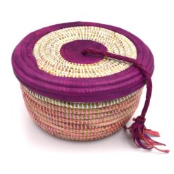 Panier Keup en roseau rose magenta avec son couvercle en cuir