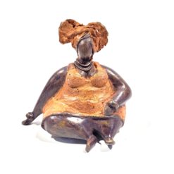 Petite sculpture en bronze Big Mama de couleur terre-cuite, orange.
